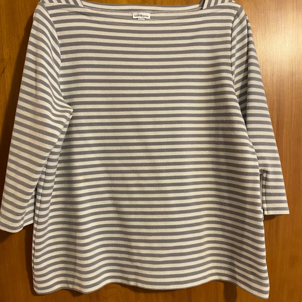 3/4 Length Grey and White Top